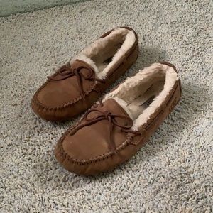 Ugg Dakota slipper! Chestnut color